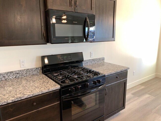 Photo - 4 Bedroom Home With RV Parking