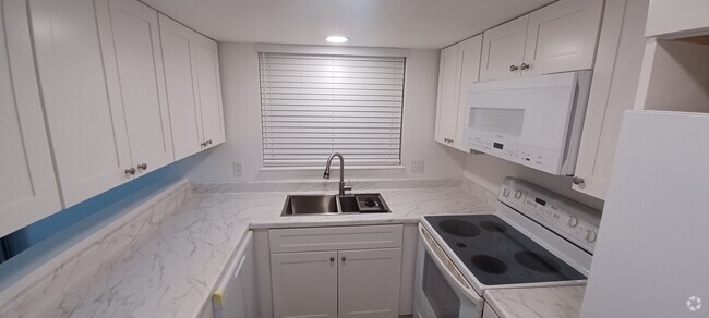 Building Photo - 48 S Nome St Rental