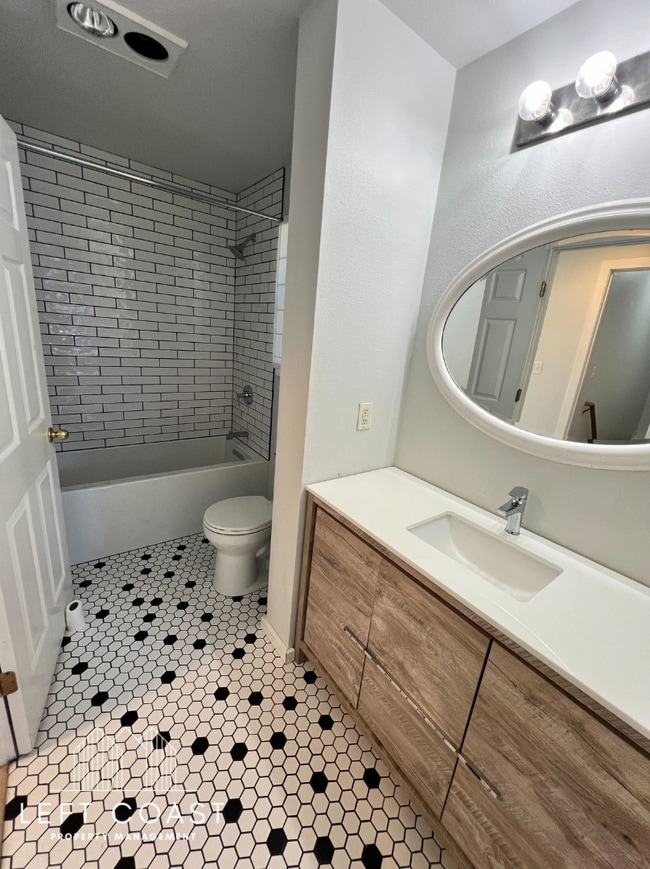 Photo - 1604 NE 12th St