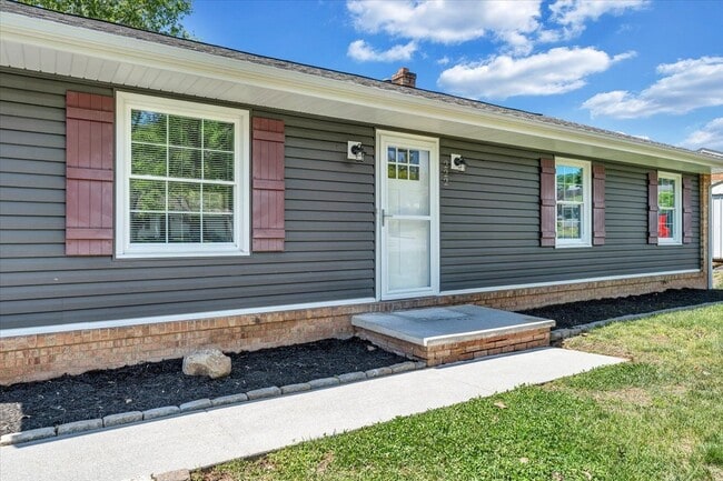Photo - 222 Spring Grove Dr