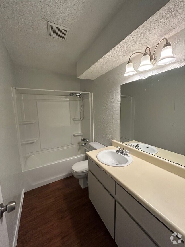 Building Photo - Casa Blanca Unit 202 Rental
