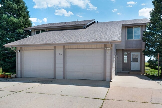 Building Photo - remodeled Monument town home