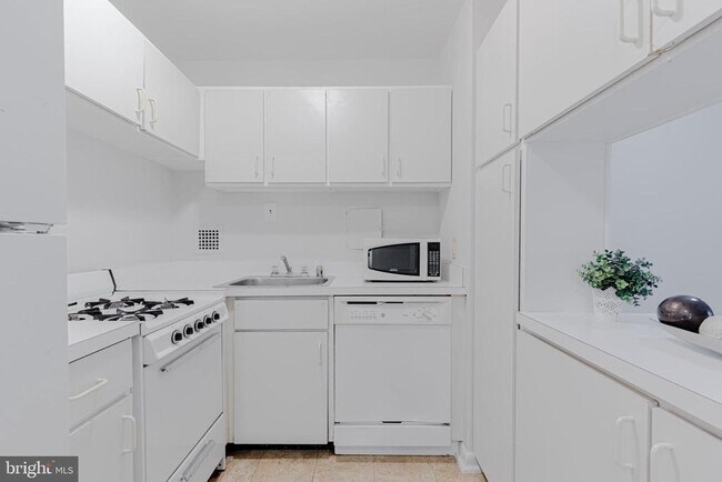 950 25th St NW Unit 327N