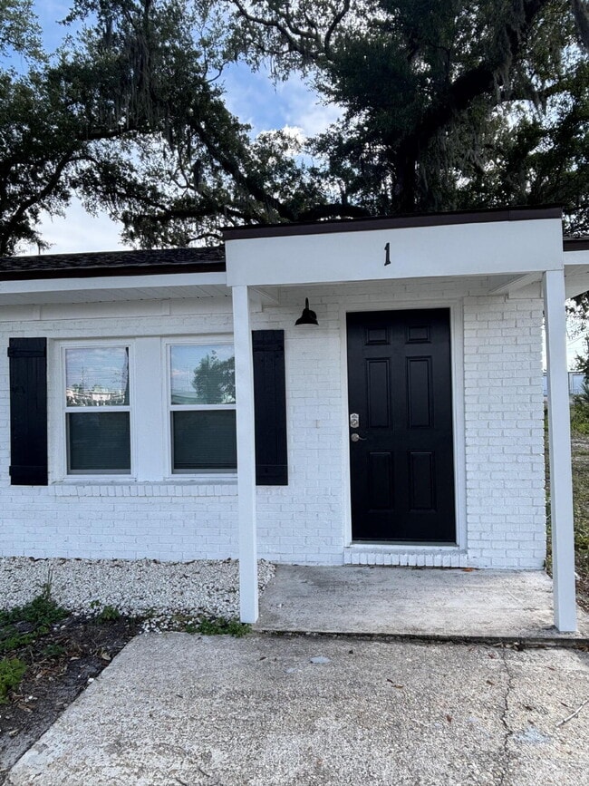 Building Photo - Freshly Renovated 2 Bed apartment in Lynn ... Unit 1