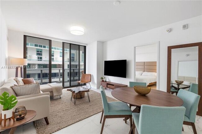 Building Photo - 488 NE 18th St Unit 488 NE 18th St # 909