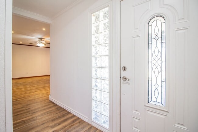 Photo - Spacious & Updated 4/2