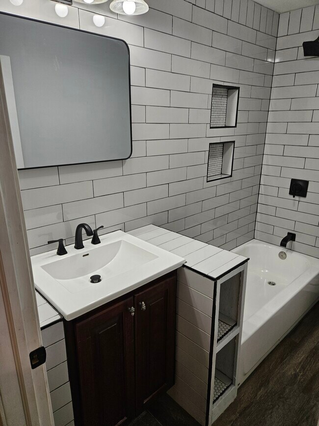 Photo - 80 Pintail Dr Unidad Newly Renovated 1BR Apartment