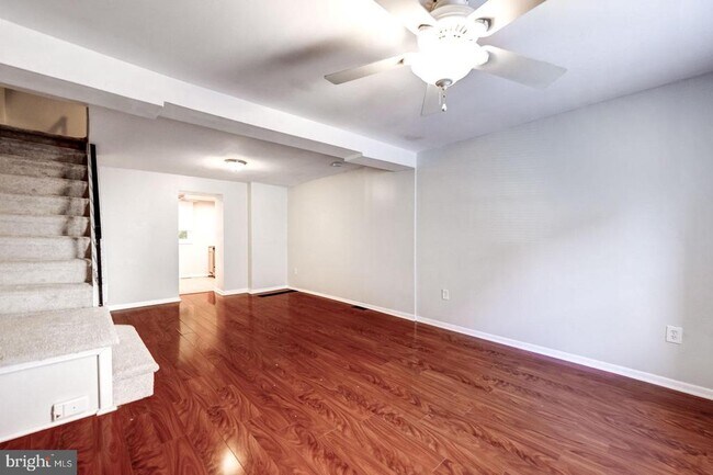 Photo - 4442 Baker St