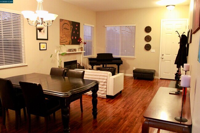 Photo - 100 Copper Beech Glen