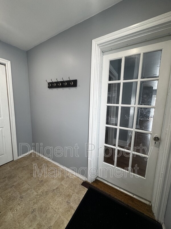 Photo - 492 King George St