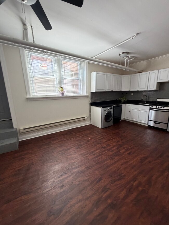 Building Photo - 2127 N Dayton St Unit G3
