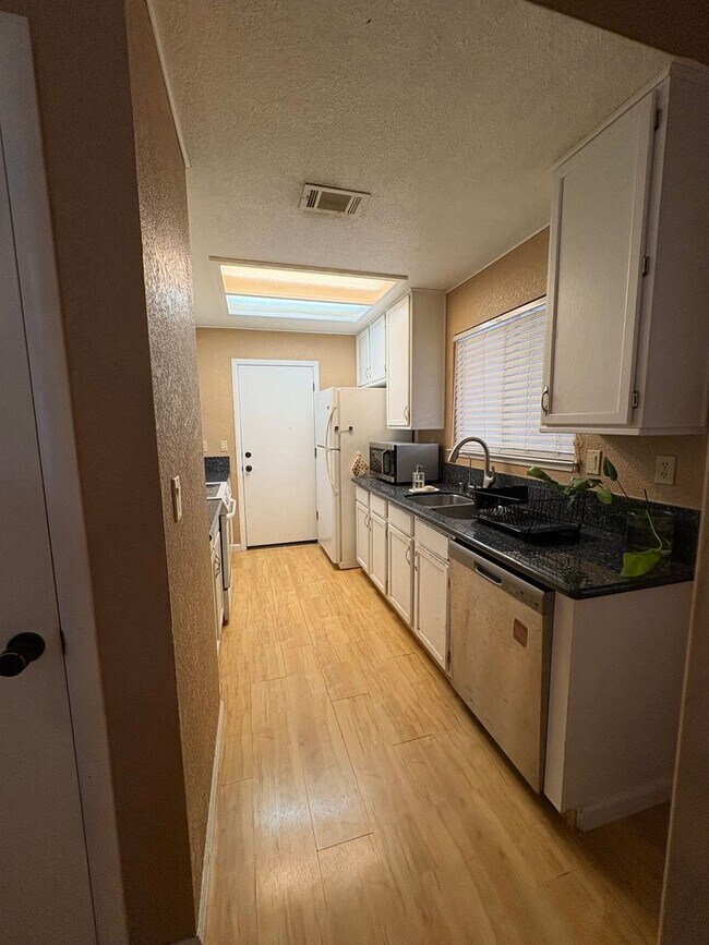 Photo - 3 Bed 2 Bath in South Davis Near Mace Ranch and Nugget Markets