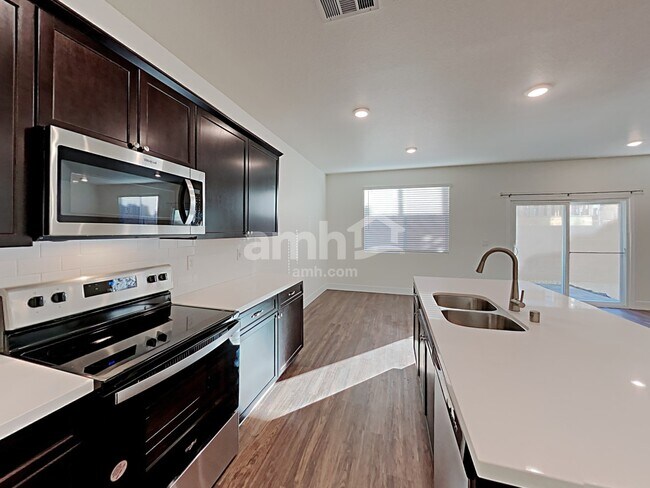 Photo - 6034 Schmidt St