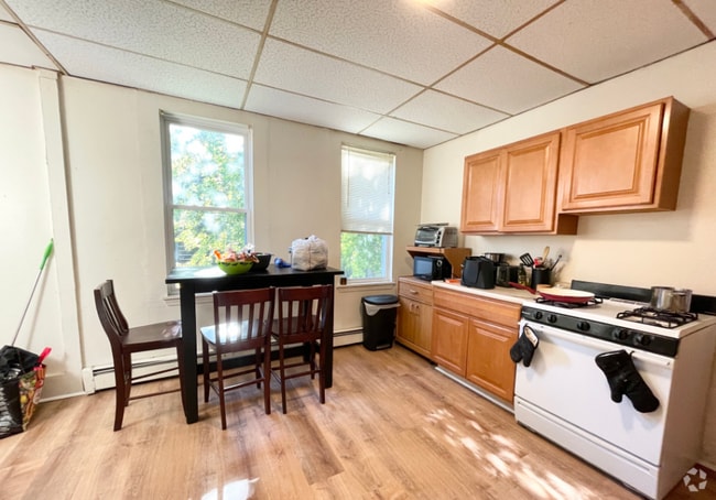 Building Photo - 1572 Tremont St Rental