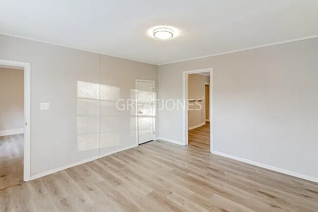 Photo - 2821 Snavely Ave SW