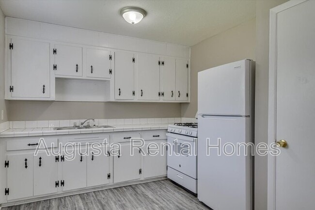 Building Photo - 320a Verdery Dr Rental