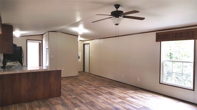 Photo - 108 Young St