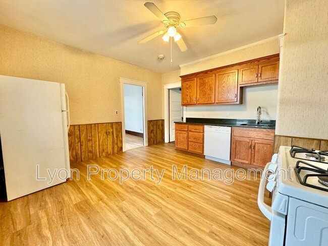 Photo - 676 Grove St Unit 3F
