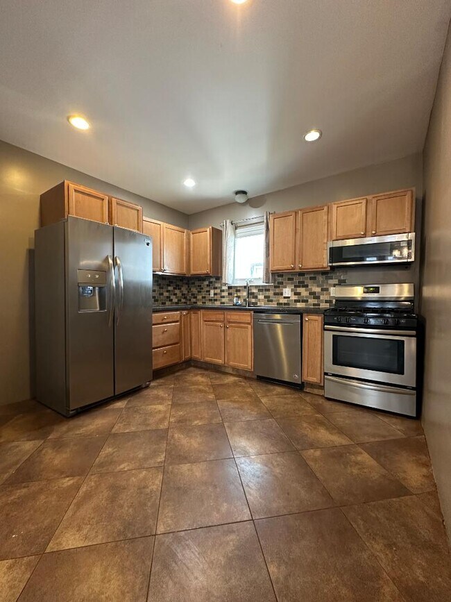 Building Photo - 252 Cumberland Ave