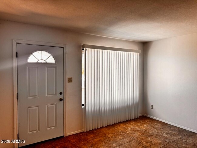 Photo - 133 E Del Rio Dr