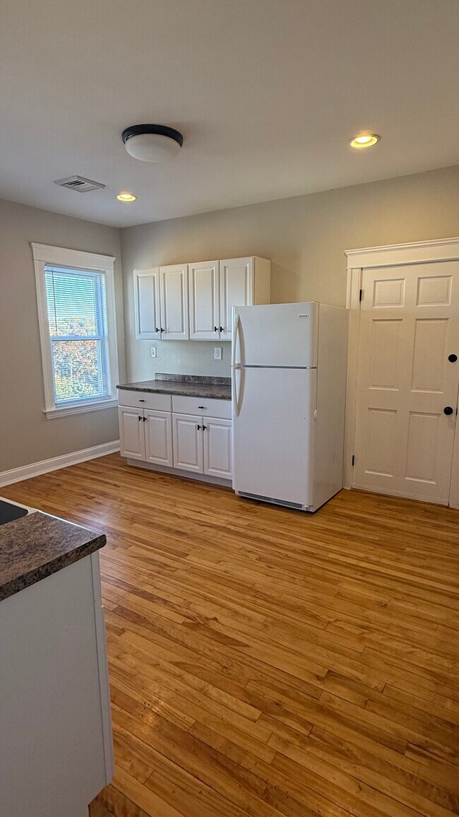 49 Butler St Apartments Unit 51 Butler St 2ND FLOOR Worcester, MA