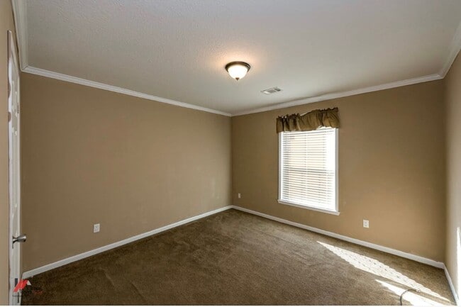 Photo - 571 7 Pines Rd