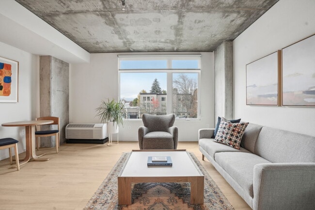 Photo - Splash Apartments