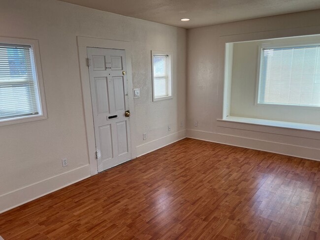 Photo - 1853 Garden Ave