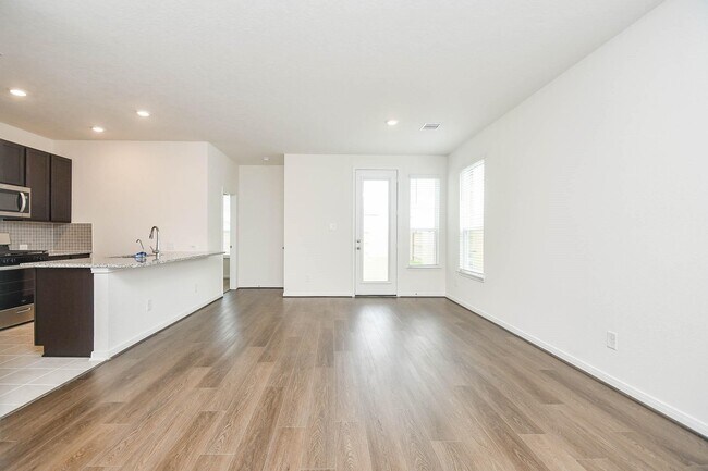 Photo - 25230 Benroe St