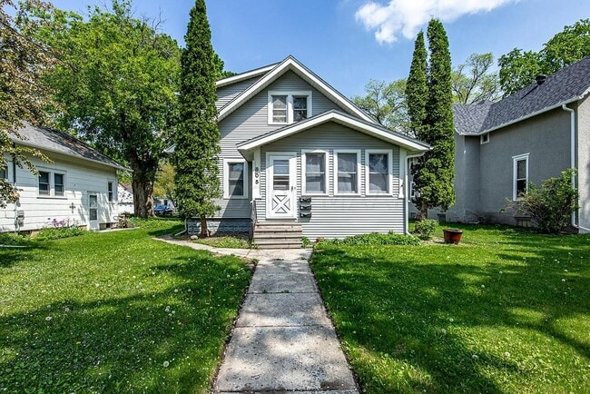 Building Photo - 805 3rd St N Unit C