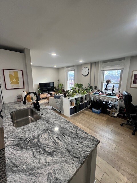 Living Room - 1 N State St Unidad Apartment D