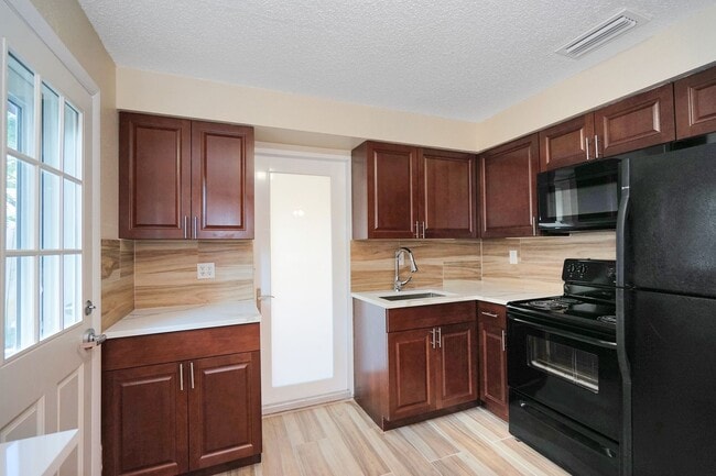 Building Photo - 2716 - YEAA Duplex Unit #1