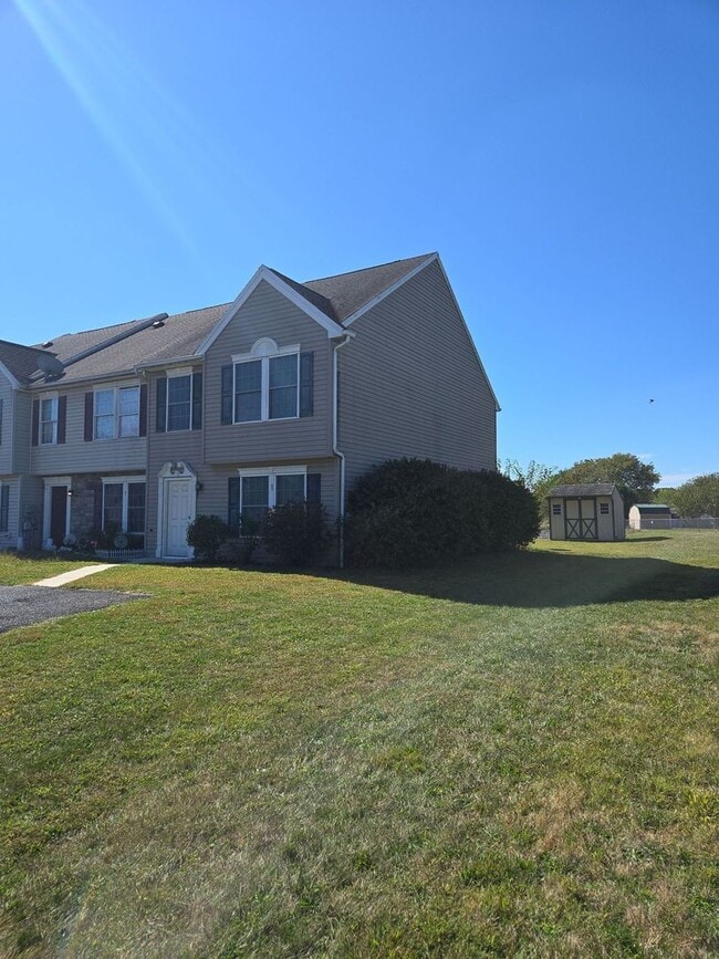 Photo - Well-Maintained 3 Bed/2.5 Bath Townhouse i...