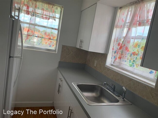 Photo - 2007 Schulte Ave