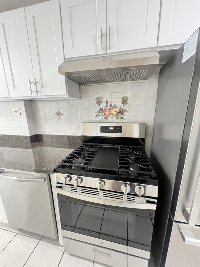 Photo - 2220 Eastchester Rd Unit 1