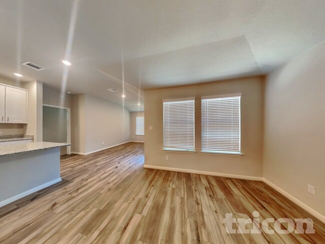 Photo - 13643 Emerson Wy