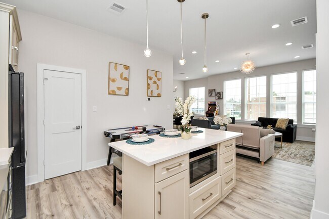 Photo - 2401 Chapman St