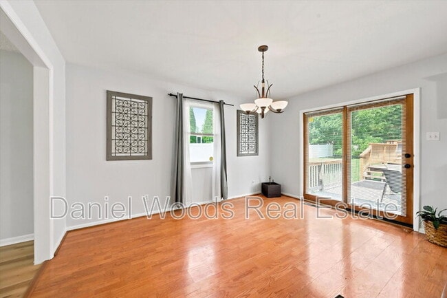Photo - 409 Dutton St