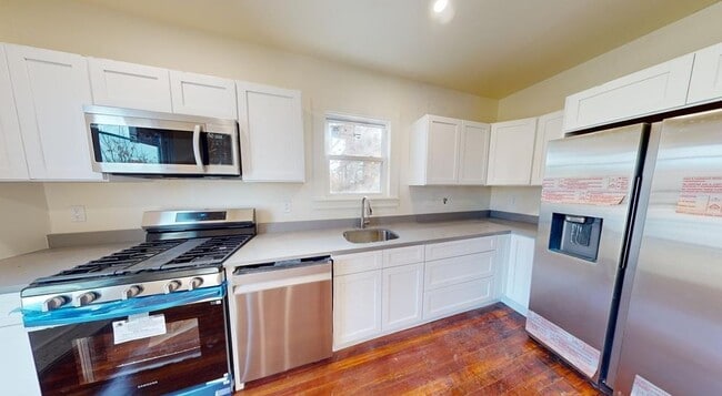Photo - 736 Main St
