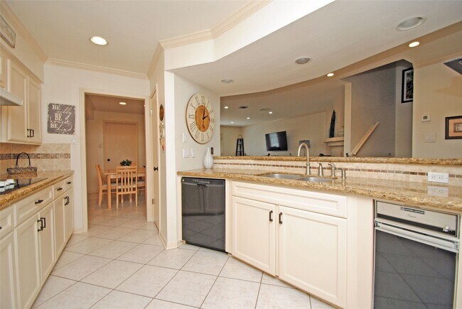 Photo - 14690 Perthshire Rd Unit C