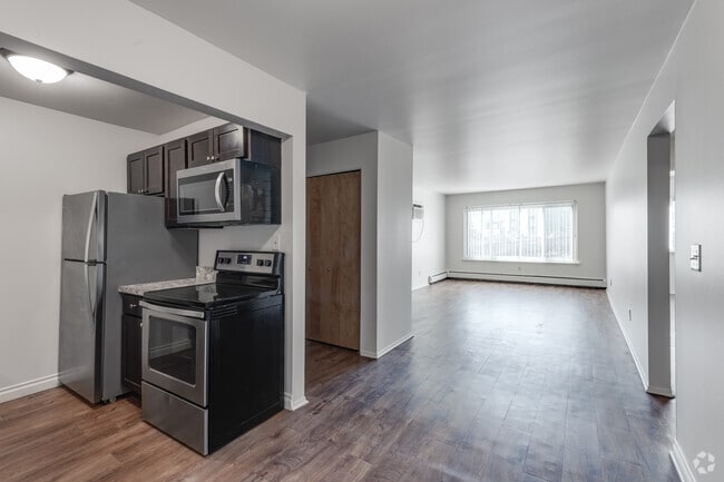 2BR, 1BA - 875 SF