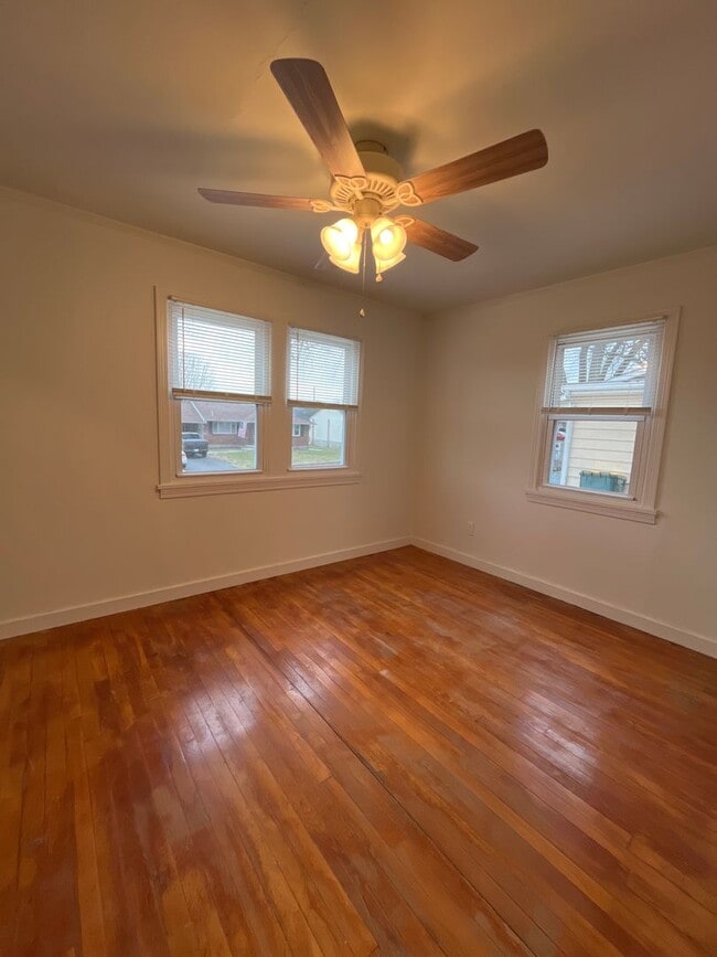 Photo - Charming 1 bedroom, fully furnished apartment Unit 2655 Eldridge Avenue