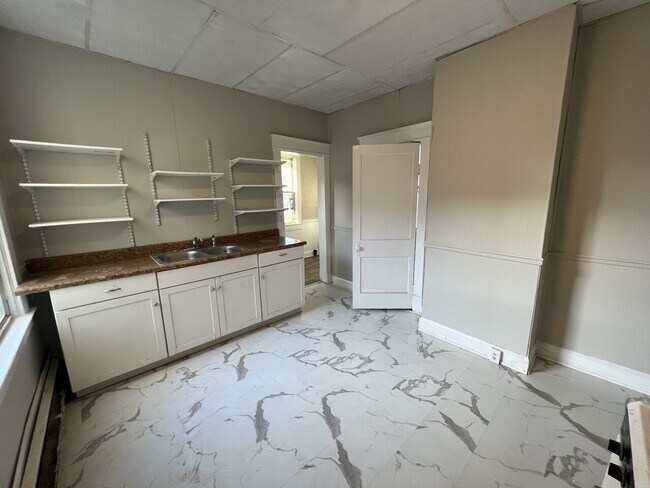 Photo - 219-221 N Liberty St Unit 1