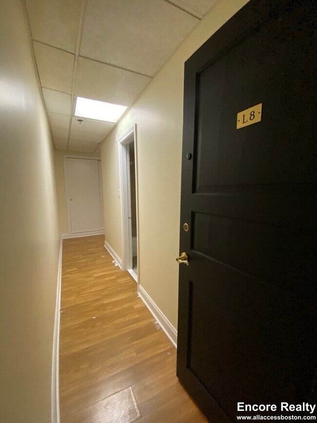 Photo - 62 Boylston St Unidad L08