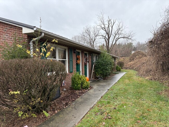 Photo - 812 E Maple St Unidad #3