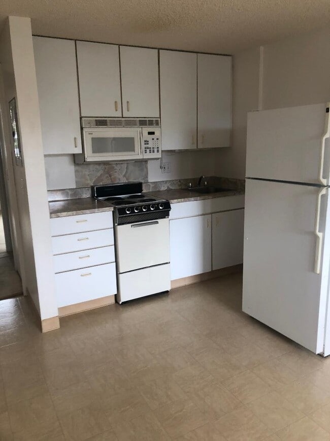 Photo - 2860 Waialae Ave Unidad 304