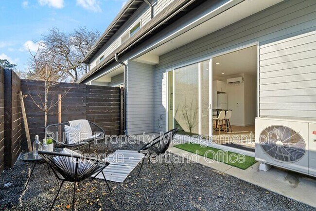 Photo - 725 SE 78th Ave