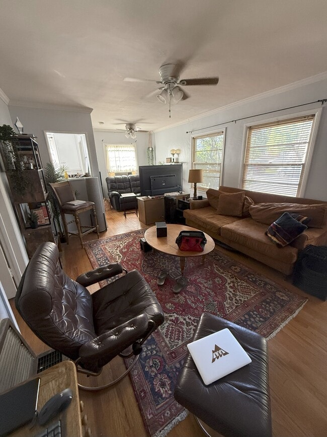 full view of living area - 902 Patterson Ave Unit 902 Patterson Avenue