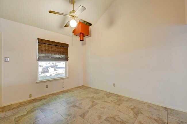 living room - 3452 Willowrun Dr