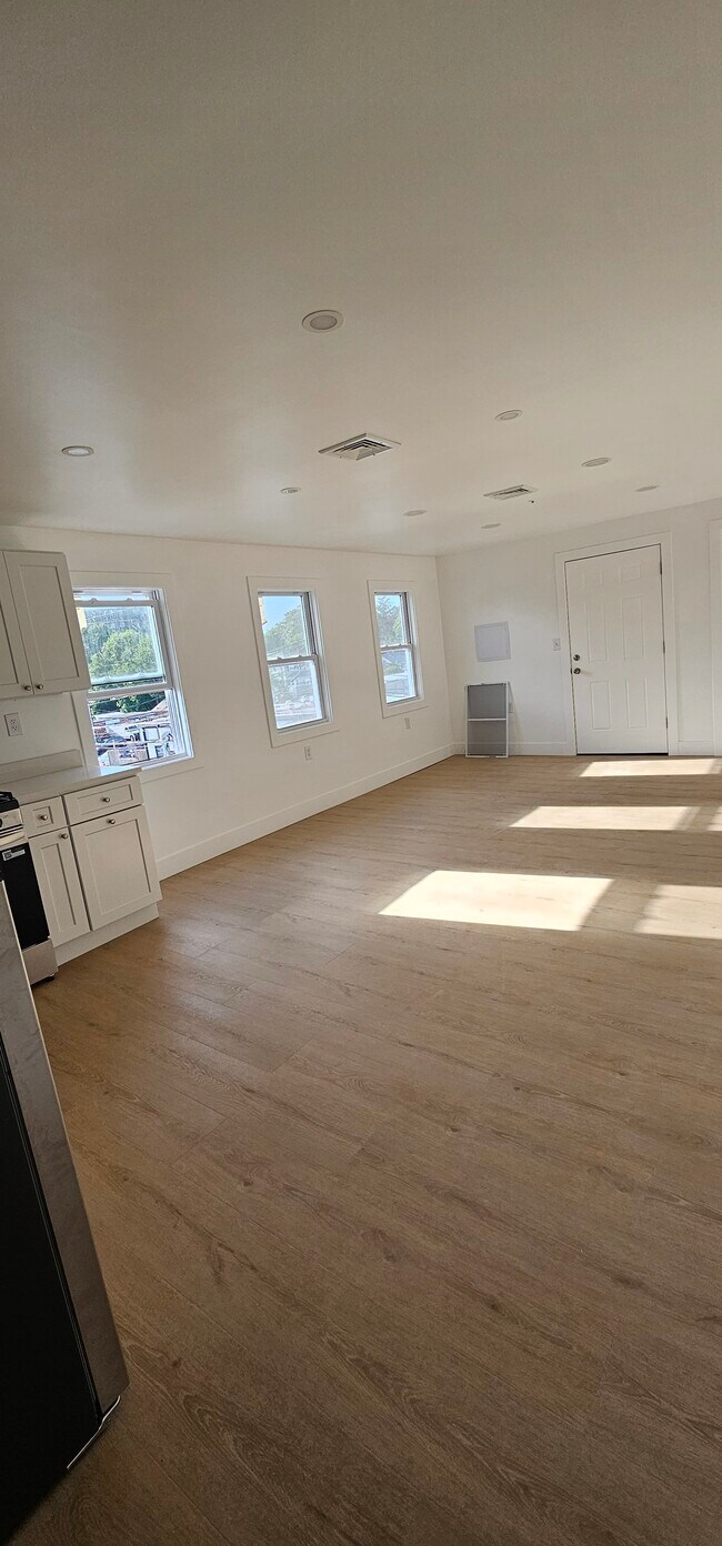 535 Washington St Unit 3rd floor